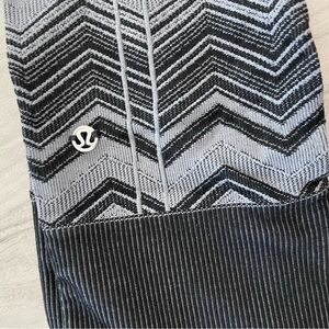 LIMITED EDITION LULULEMON LEGGINGS - gray and black - size 0 - women's